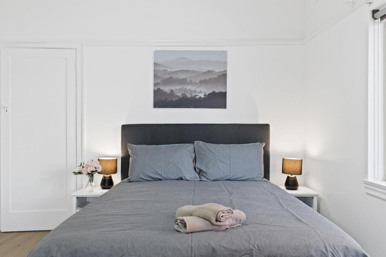 Burwood City Newly Renovated 2 Bed 2 Bath Free Private Parking Big Apt Sydney Exterior photo